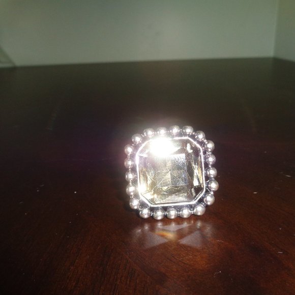 Oversized faux crystal ring- costume jewelry - Picture 2 of 11